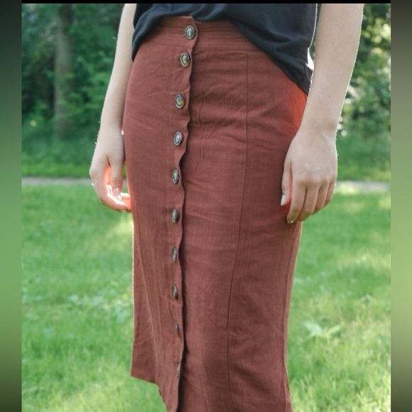 Boutique Button-Down Rust Skirt - Picture 6 of 6